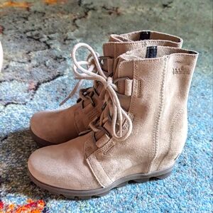 Sorel Youth Size 4 Wedge Boots, Suede, Like new!